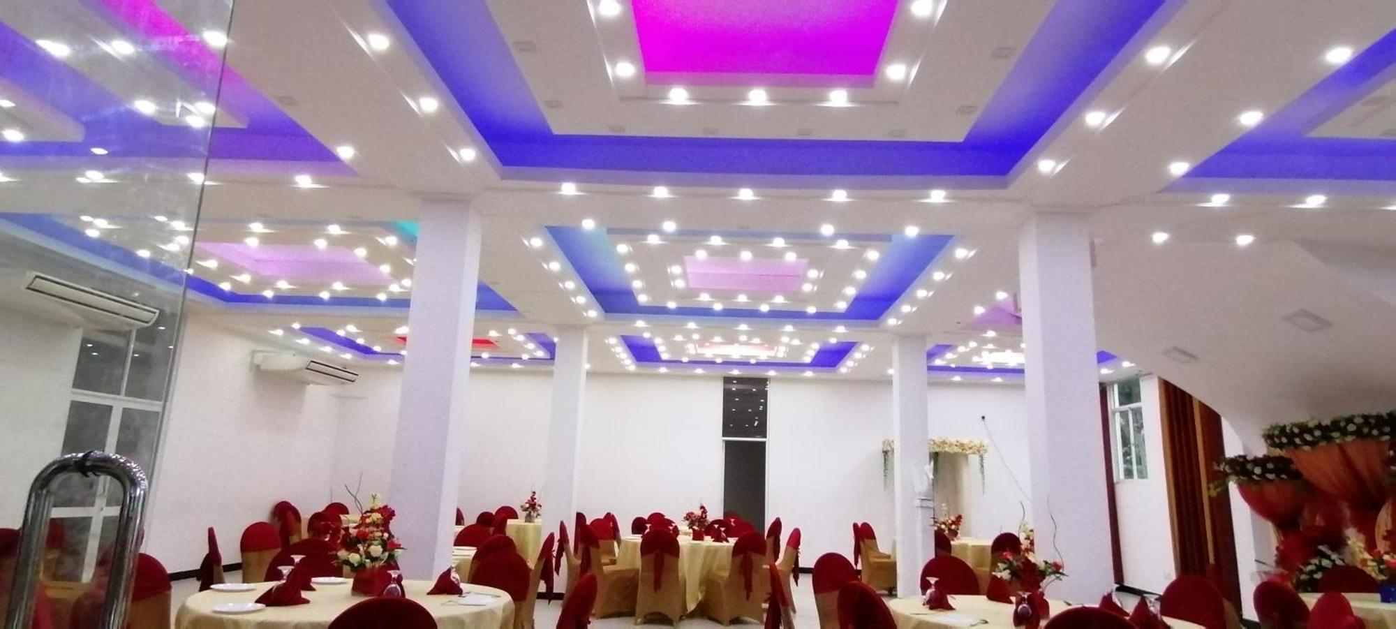 Avanya Hotel And Reception Hall Angunakolapelessa Eksteriør bilde