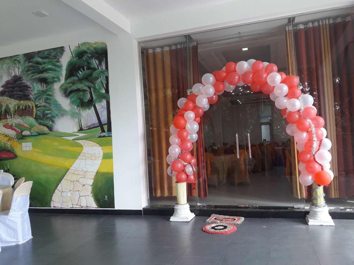 Avanya Hotel And Reception Hall Angunakolapelessa Eksteriør bilde